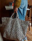 Tasche mit Leopardenmuster natur-schwarz, 50x34x62