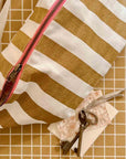 Gürteltasche mit Streifen karamell-ecru