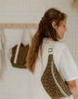 Gürteltasche mit Leopardenmuster oliv-schwarz