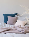 Musselin Kissenbezug Hilla mit Stick Smiley taupe/weiss, 50x50 cm