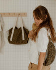 Gürteltasche mit Leopardenmuster oliv-schwarz