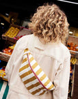 Gürteltasche mit Streifen karamell-ecru