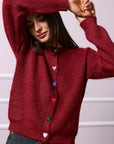 Strickjacke mit bunten Knöpfen, burgundrot