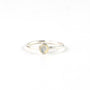 Ring mit Edelstein, silbern mit weisser Achat