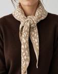 Dreiecksschal mit Leopardenmuster, rohweiss-beige