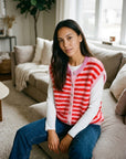 ärmellose gestreifte Strickweste, rot-rosa